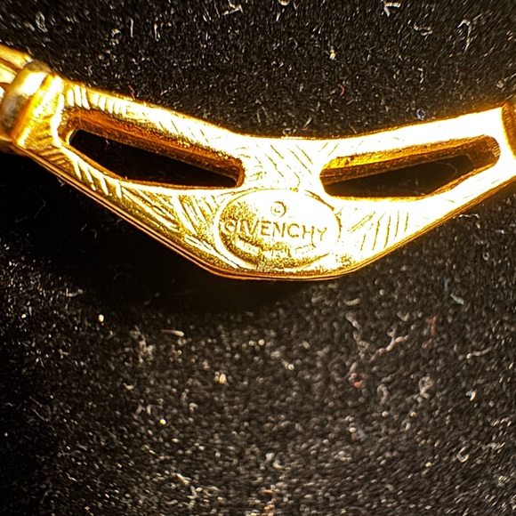 Givenchy Elegant Gold Necklace with Clear Gem - Picture 3 of 7